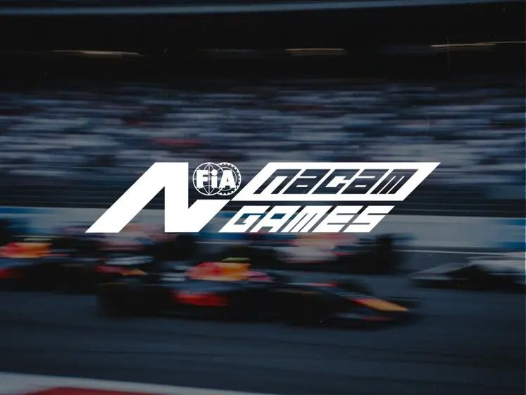 Logo rediseñado de NACAM Games en blanco sobre una foto borrosa de autos de carreras en pista, por CBAS